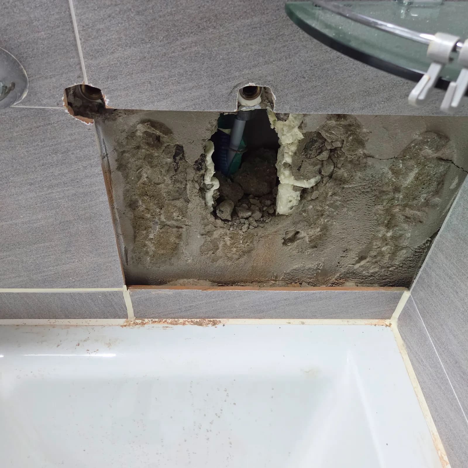 중구 황학동 공용배관 누수 증상 범위 확인 참고 사진
